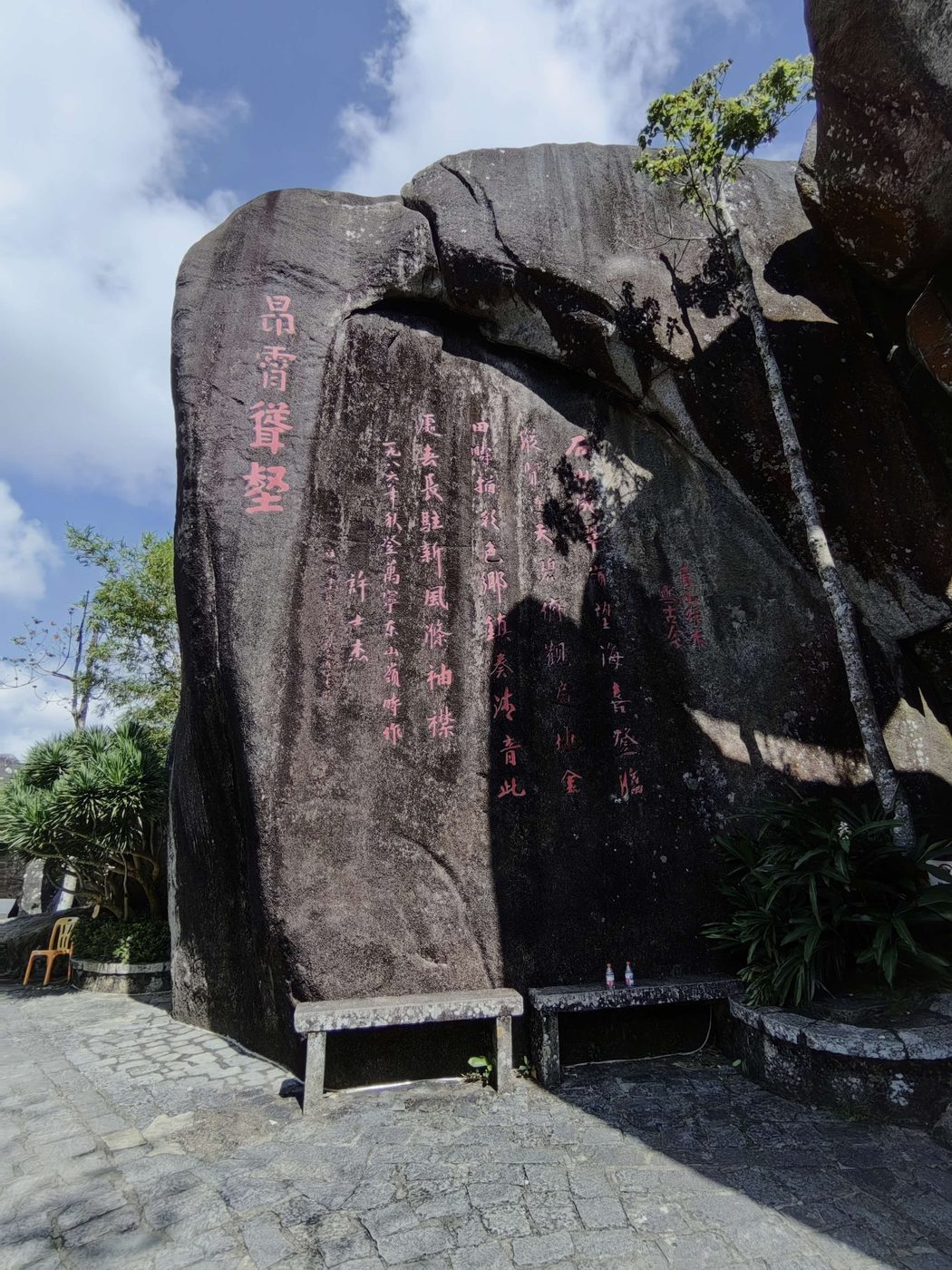 东山岭石头标志2